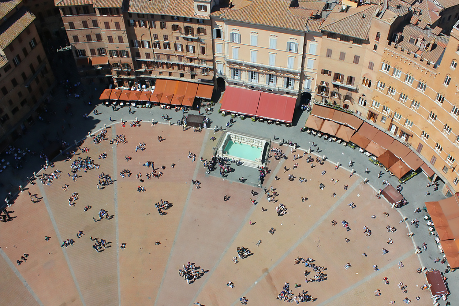 Fonte Gaia. La fontana in Piazza del Campo a Siena di Jacopo della Quercia